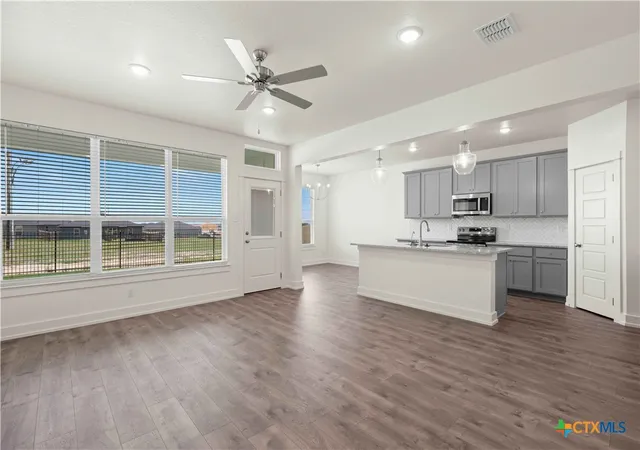 Photo 3 of Single family home for sale at 421 Mustang Loop, Nolanville, TX 76559 | MLS# 622860 | Listing updated on 2026-09-01