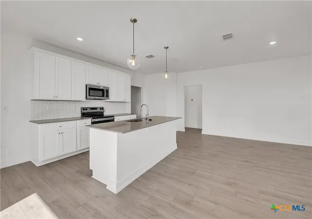 Photo 2 of Single family home for sale at 429 Mustang Loop, Nolanville, TX 76559 | MLS# 622873 | Listing updated on 2026-09-01
