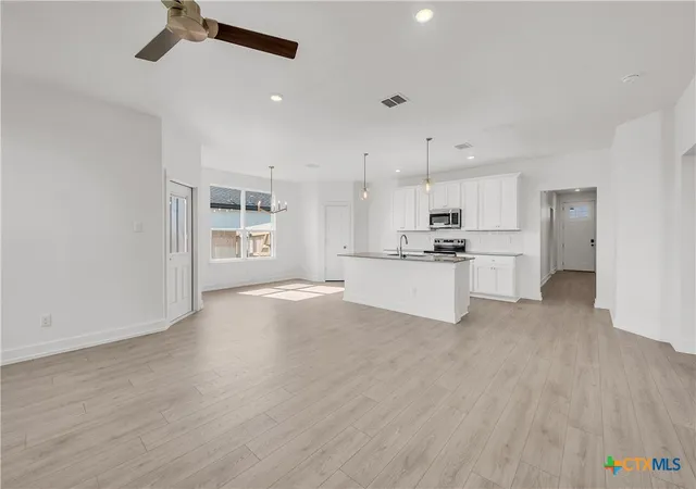Photo 4 of Single family home for sale at 429 Mustang Loop, Nolanville, TX 76559 | MLS# 622873 | Listing updated on 2026-09-01