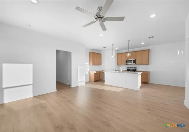 Photo 3 of Single family home for sale at 433 Mustang Loop, Nolanville, TX 76559 | MLS# 622891 | Listing updated on 2026-09-01
