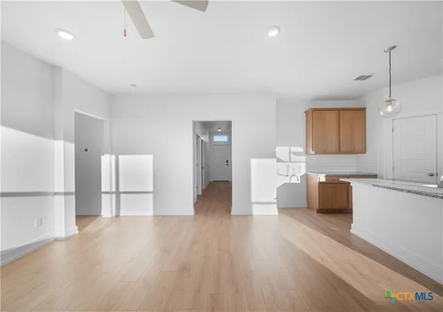 Photo 4 of Single family home for sale at 433 Mustang Loop, Nolanville, TX 76559 | MLS# 622891 | Listing updated on 2026-09-01
