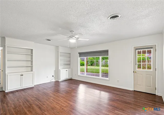 Photo 2 of Single family home for sale at 2201 College Dr, Victoria, TX 77901 | MLS# 622914 | Listing updated on 2026-08-18