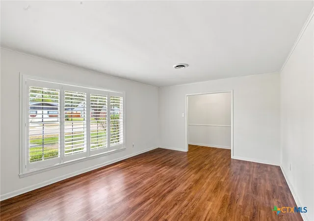 Photo 3 of Single family home for sale at 2201 College Dr, Victoria, TX 77901 | MLS# 622914 | Listing updated on 2026-08-18