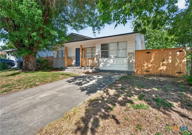 Photo 3 of Single family home for sale at 1007 San Antonio St, Killeen, TX 76541 | MLS# 622742 | Listing updated on 2026-10-28