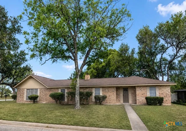 Photo 1 of Sale Pending at 201 Oak Ln, Cuero, TX 77954 | MLS# 622948 | Listing updated on 2026-09-06