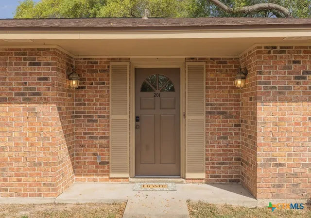 Photo 2 of Sale Pending at 201 Oak Ln, Cuero, TX 77954 | MLS# 622948 | Listing updated on 2026-09-06