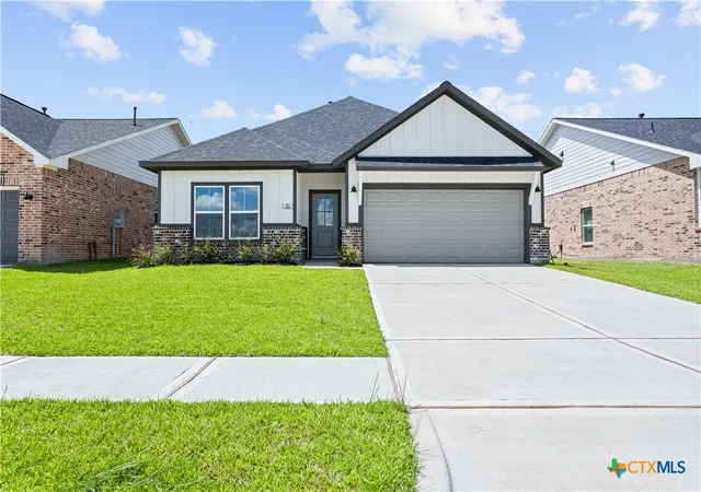 Photo 1 of Single family home for sale at 316 Cardinal Dr, Port Lavaca, TX 77979 | MLS# 622966 | Listing updated on 2026-08-18