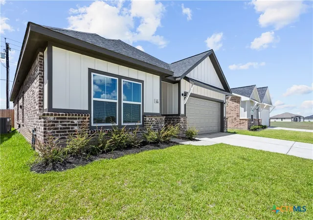 Photo 2 of Single family home for sale at 316 Cardinal Dr, Port Lavaca, TX 77979 | MLS# 622966 | Listing updated on 2026-08-18