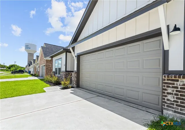Photo 3 of Single family home for sale at 316 Cardinal Dr, Port Lavaca, TX 77979 | MLS# 622966 | Listing updated on 2026-08-18