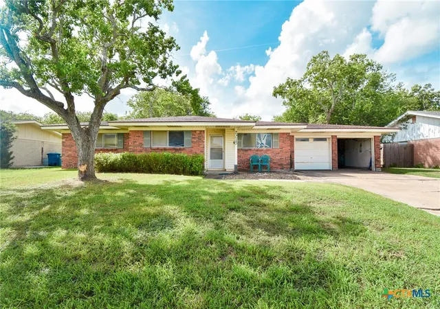 Photo 1 of Single family home for sale at 2215 Larry Dr, Port Lavaca, TX 77979 | MLS# 623011 | Listing updated on 2026-09-25