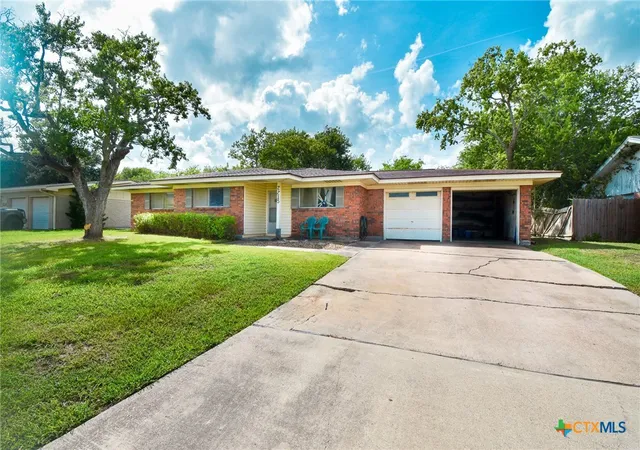 Photo 1 of Single family home for sale at 2215 Larry Dr, Port Lavaca, TX 77979 | MLS# 623011 | Listing updated on 2026-09-25