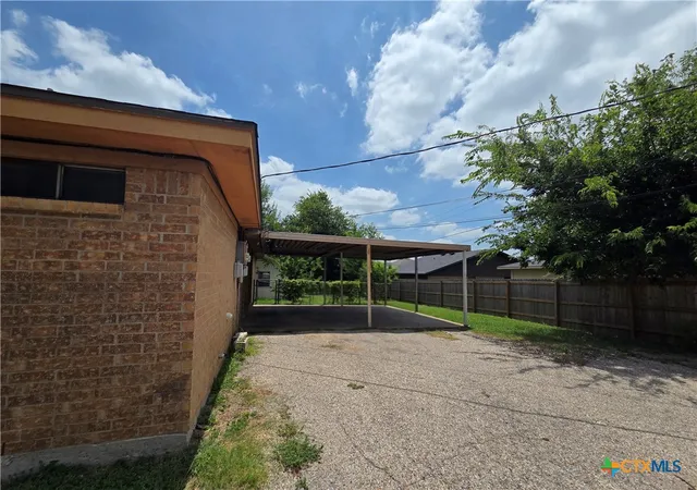 Listing Photo 4 - Condo for sale in building located at 2405 Patrick Henry St, Temple, TX 76504