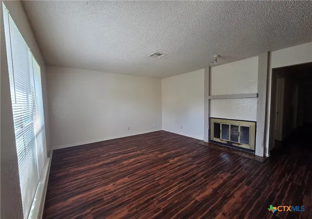Listing Photo 5 - Condo for sale in building located at 2405 Patrick Henry St, Temple, TX 76504
