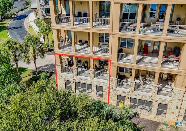 Listing Photo 4 - Condo for sale in building located at 96 Island Dr, Horseshoe Bay, TX 78657 - Unit #12