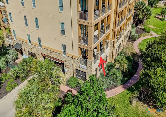 Listing Photo 5 - Condo for sale in building located at 96 Island Dr, Horseshoe Bay, TX 78657 - Unit #12