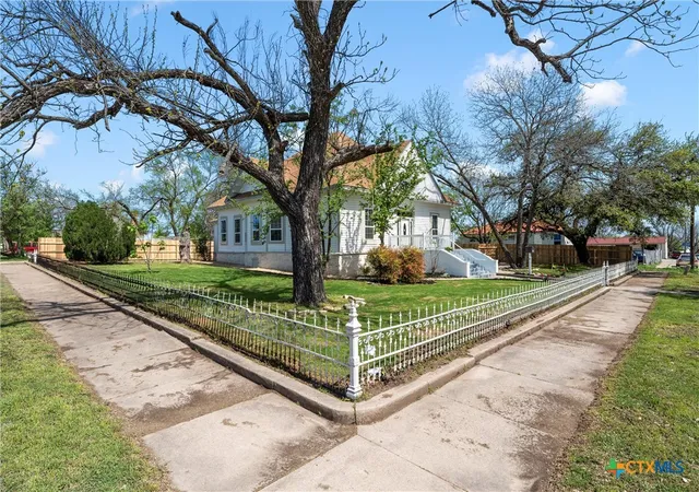 Photo 3 of Single family home for sale at 112 W Ave I, Temple, TX 76504 | MLS# 623185 | Listing updated on 2026-10-02