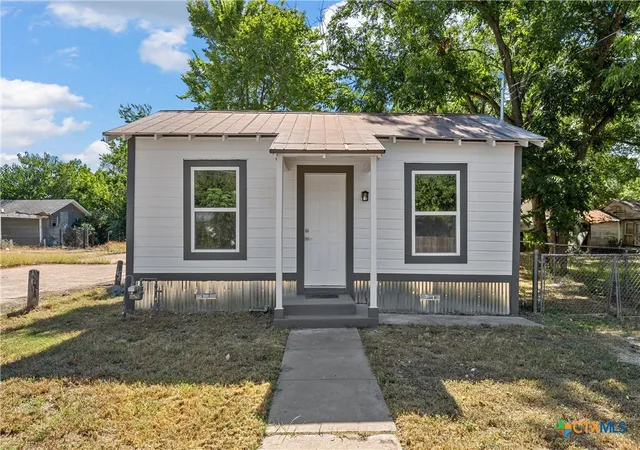 Photo 1 of Single family home for sale at 1803 N Fannin Ave, Cameron, TX 76520 | MLS# 622975 | Listing updated on 2026-09-14