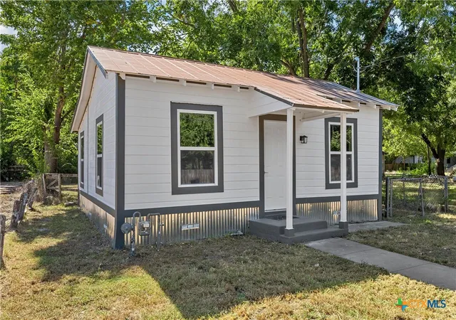 Photo 2 of Single family home for sale at 1803 N Fannin Ave, Cameron, TX 76520 | MLS# 622975 | Listing updated on 2026-09-14