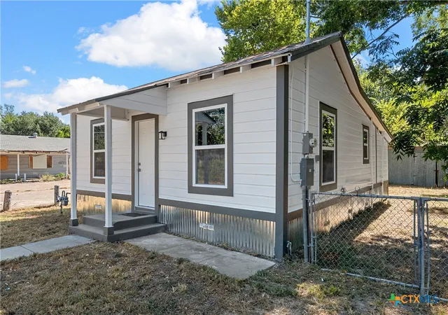 Photo 3 of Single family home for sale at 1803 N Fannin Ave, Cameron, TX 76520 | MLS# 622975 | Listing updated on 2026-09-14