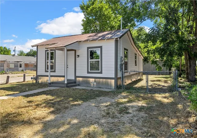 Photo 3 of Single family home for sale at 1803 N Fannin Ave, Cameron, TX 76520 | MLS# 622975 | Listing updated on 2026-09-14