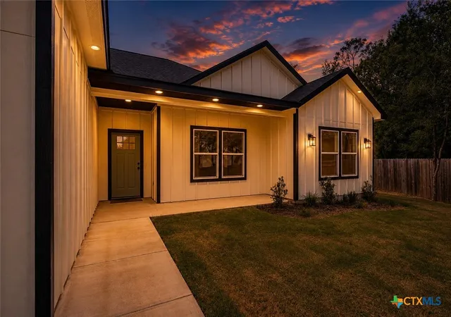Photo 2 of Single family home for sale at 108 Keahi Ct, Bastrop, TX 78602 | MLS# 622519 | Listing updated on 2026-08-22