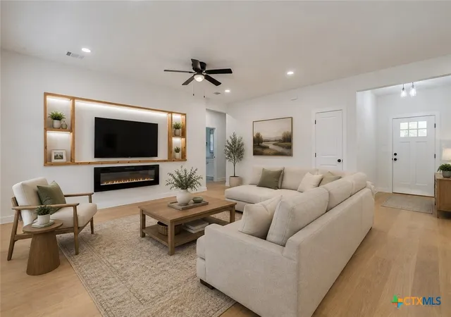 Photo 3 of Single family home for sale at 108 Keahi Ct, Bastrop, TX 78602 | MLS# 622519 | Listing updated on 2026-08-22