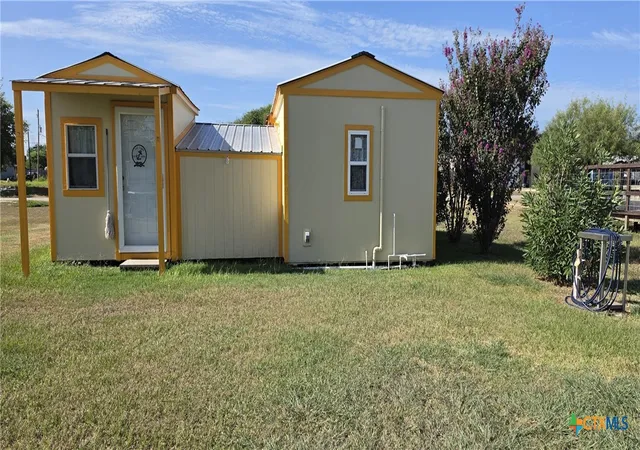 Photo 4 of Single family home for sale at 1006 W Dallas Ave, Seadrift, TX 77983 | MLS# 623265 | Listing updated on 2026-08-22