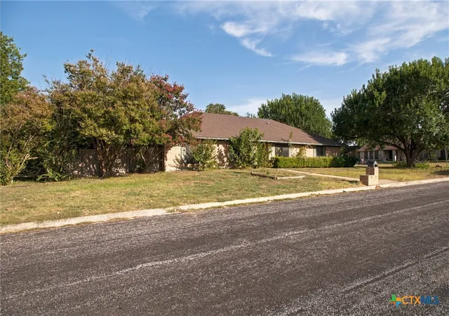 Photo 2 of Single family home for sale at 405 Cottonwood Dr, Harker Heights, TX 76548 | MLS# 623277 | Listing updated on 2026-08-22