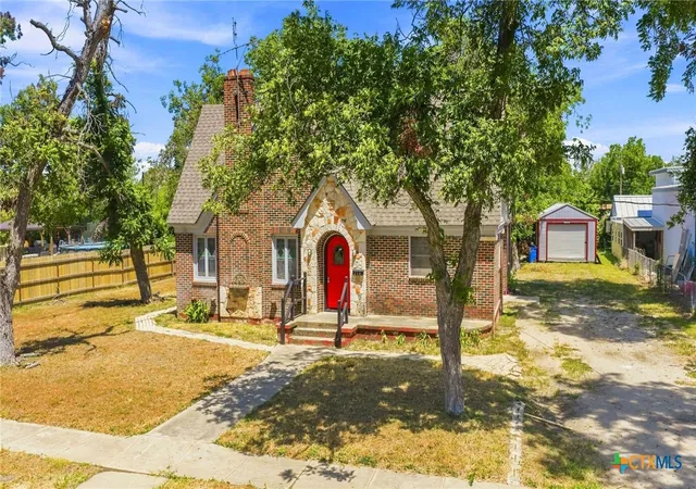 Photo 4 of Single family home for sale at 210 S Cedar St, Seguin, TX 78155 | MLS# 623297 | Listing updated on 2026-08-22