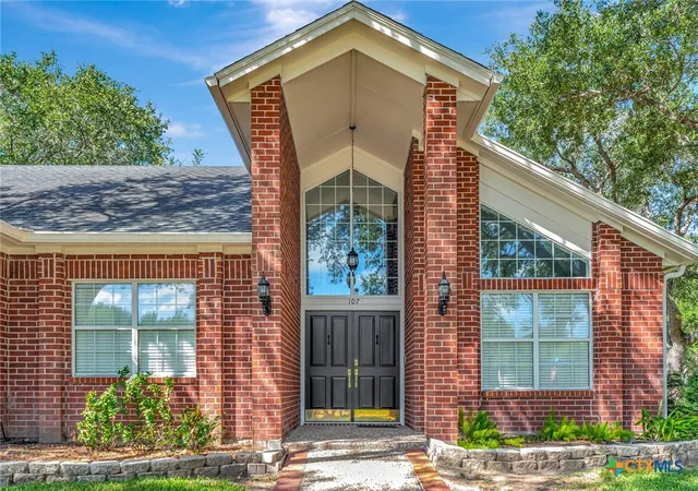 Photo 2 of Single family home for sale at 107 Tournament Dr, Victoria, TX 77904 | MLS# 622532 | Listing updated on 2026-09-11