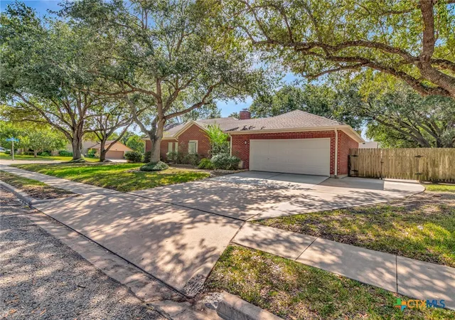 Photo 3 of Single family home for sale at 107 Tournament Dr, Victoria, TX 77904 | MLS# 622532 | Listing updated on 2026-09-11