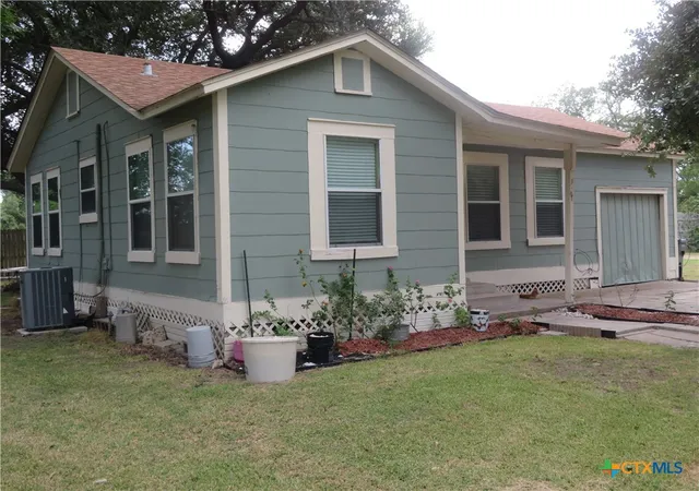 Photo 4 of Single family home for sale at 301 & 301A Colorado, Edna, TX 77957 | MLS# 623294 | Listing updated on 2026-08-22