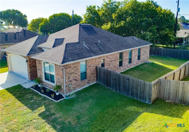 Photo 3 of Single family home for sale at 120 Sandpiper Dr, Victoria, TX 77905 | MLS# 623342 | Listing updated on 2026-09-01