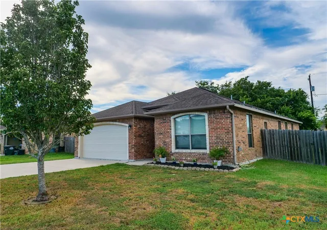 Photo 3 of Single family home for sale at 120 Sandpiper Dr, Victoria, TX 77905 | MLS# 623342 | Listing updated on 2026-09-01