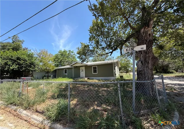 Photo 1 of Single family home for sale at 914 Kleine St, Gonzales, TX 78629 | MLS# 623068 | Listing updated on 2026-08-22