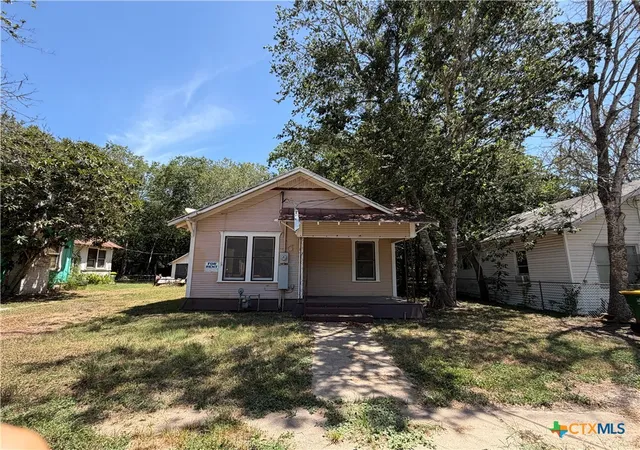 Photo 1 of Single family home for sale at 112 Darst St, Gonzales, TX 78629 | MLS# 623250 | Listing updated on 2026-08-22