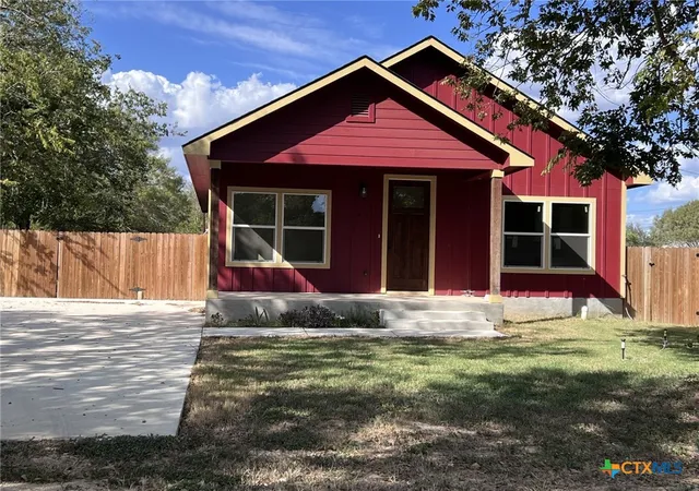 Photo 1 of Single family home for sale at 410 W Trinity St, Luling, TX 78648 | MLS# 623173 | Listing updated on 2026-09-08