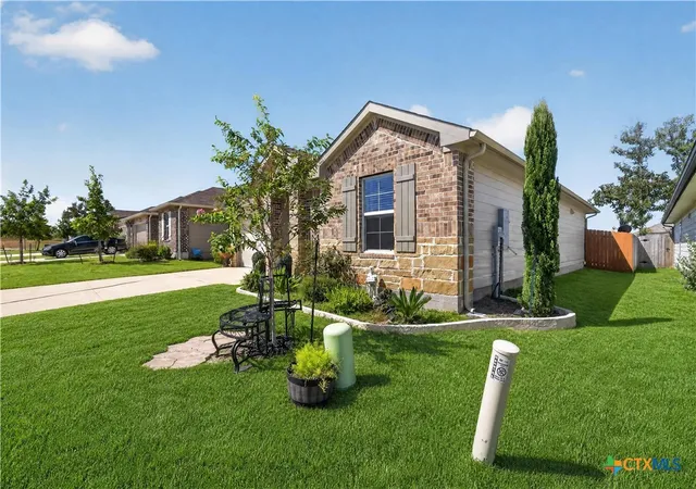Photo 2 of Single family home for sale at 557 Chaco Loop, Seguin, TX 78155 | MLS# 623227 | Listing updated on 2026-10-07