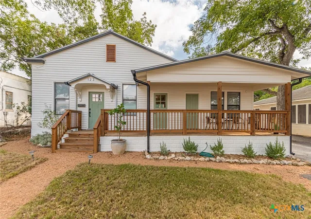 Multi family home for sale at 123 S Academy Ave, New Braunfels, TX 78130 | MLS# 623387