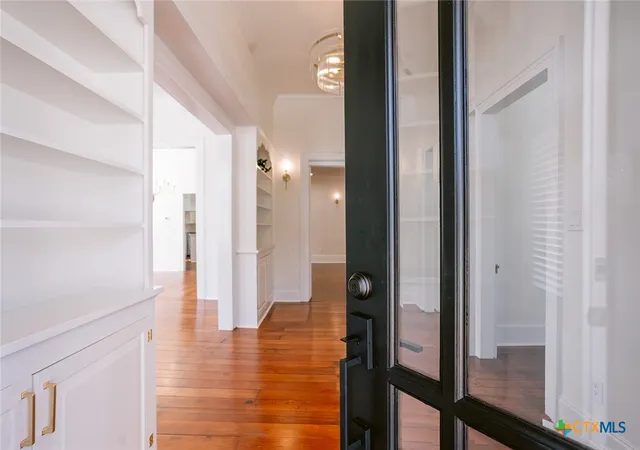 Photo 3 of Single family home for sale at 308 W Stayton Ave, Victoria, TX 77901 | MLS# 622998 | Listing updated on 2026-09-16