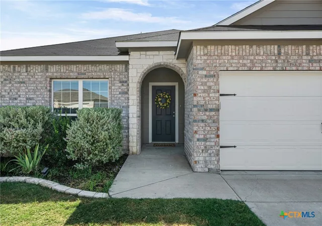 Photo 3 of Single family home for sale at 1339 Lakeway Crossing Dr, Temple, TX 76502 | MLS# 623219 | Listing updated on 2026-10-02