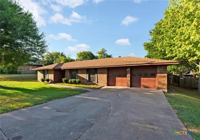 Photo 2 of Single family home for sale at 406 E Upshaw Ave, Temple, TX 76501 | MLS# 623450 | Listing updated on 2026-09-03