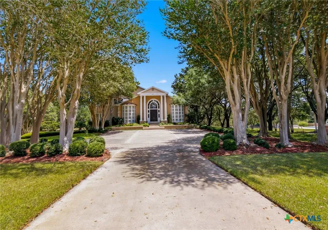 Photo 2 of Mansion for sale at 204 Creekridge Dr, Victoria, TX 77904 | MLS# 623464 | Listing updated on 2026-08-26