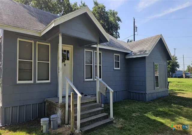 Photo 1 of Single family home for sale at 501 N Austin Ave, Cameron, TX 76520 | MLS# 623518 | Listing updated on 2026-08-25