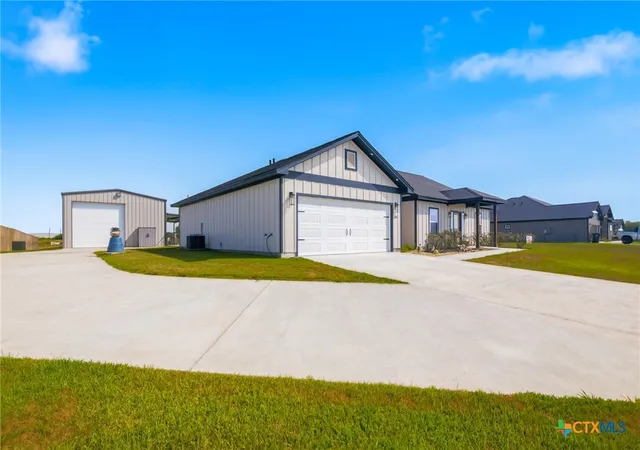 Photo 3 of Single family home for sale at 297 Whitetail Ln, Victoria, TX 77905 | MLS# 623455 | Listing updated on 2026-08-30