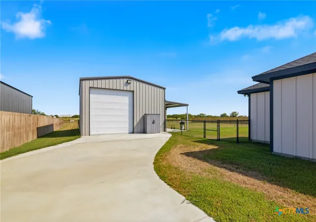 Photo 4 of Single family home for sale at 297 Whitetail Ln, Victoria, TX 77905 | MLS# 623455 | Listing updated on 2026-08-30