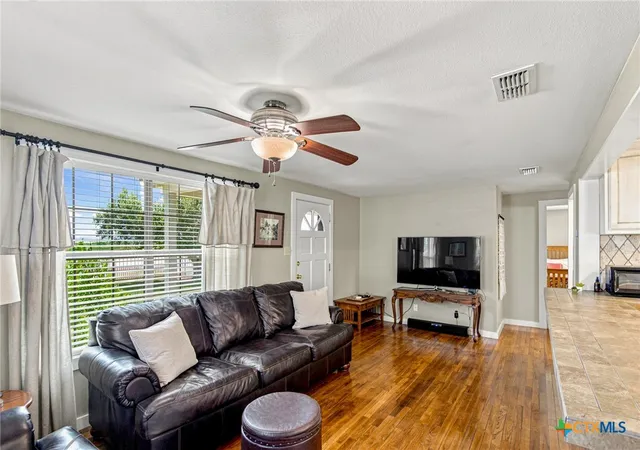 Photo 3 of Single family home for sale at 7214 State Hwy 185, Victoria, TX 77905 | MLS# 623490 | Listing updated on 2026-08-25