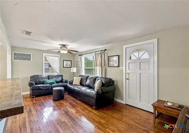 Photo 4 of Single family home for sale at 7214 State Hwy 185, Victoria, TX 77905 | MLS# 623490 | Listing updated on 2026-08-25