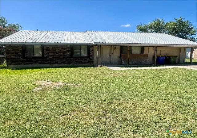 Photo 1 of Single family home for sale at 824 Larry Dr, Gonzales, TX 78629 | MLS# 623561 | Listing updated on 2026-08-25