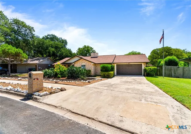 Photo 3 of Sale Pending at 6002 Crown Wy, San Antonio, TX 78239 | MLS# 623619 | Listing updated on 2026-08-26